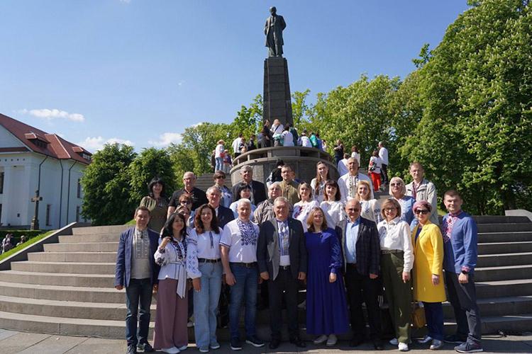 На прощу до Шевченка: університетська спільнота зійшла на Чернечу гору