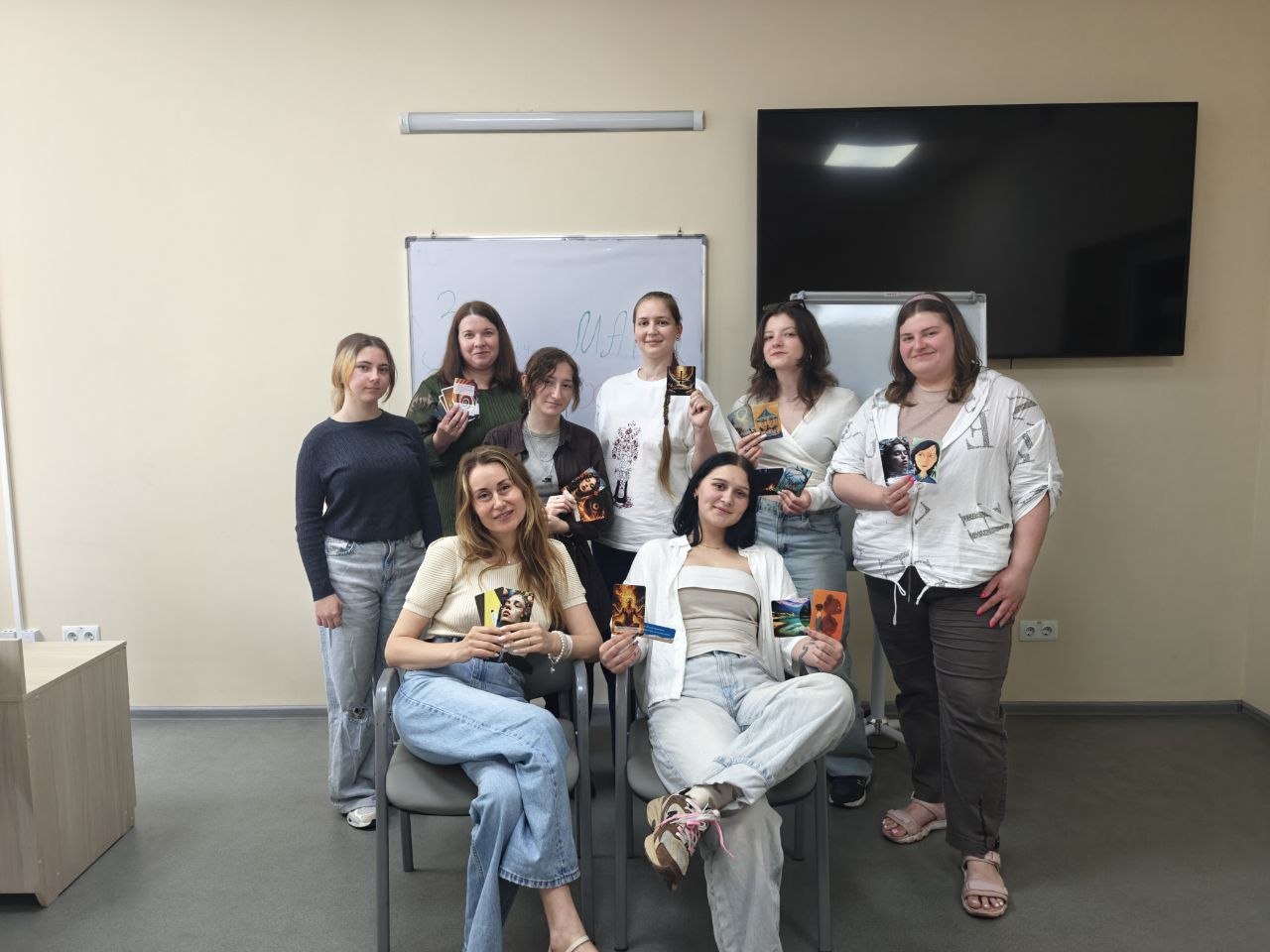 Сьогодні відбулася зустріч з метафорично-асоціативними картками «Розмова про РХП», присвячена Всесвітньому дню дій проти розладів харчової поведінки.
